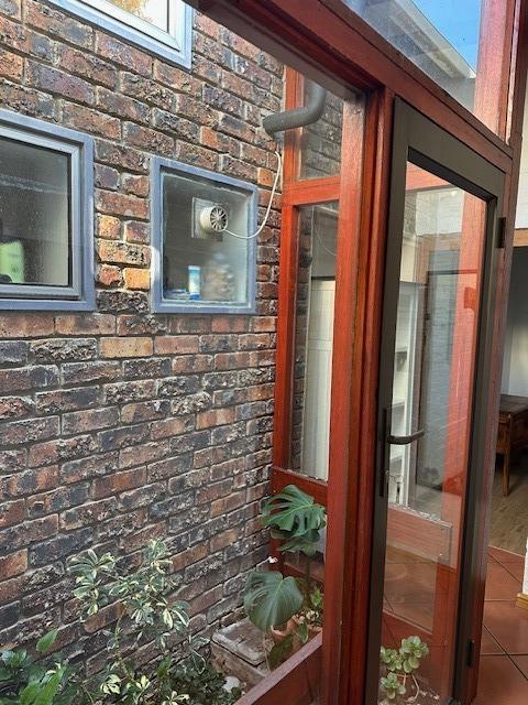 To Let 1 Bedroom Property for Rent in Heldervue Western Cape